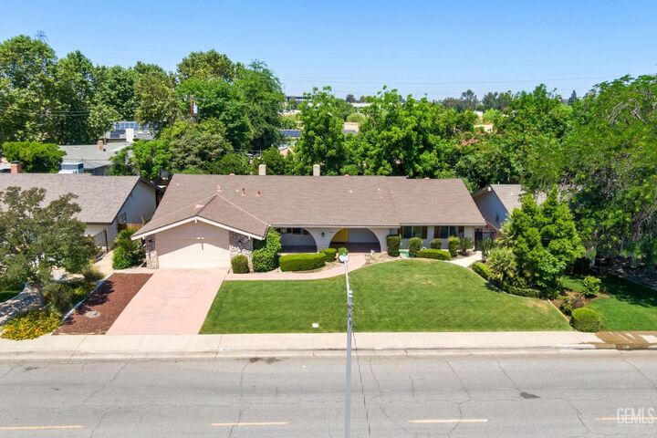 Property Photo:  2513 Elm Street  CA 93301 