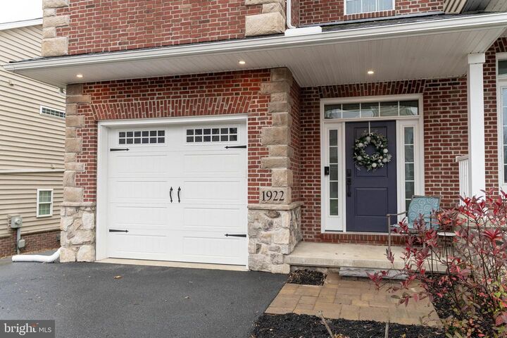 Property Photo:  1922 Edington Place  PA 17603 