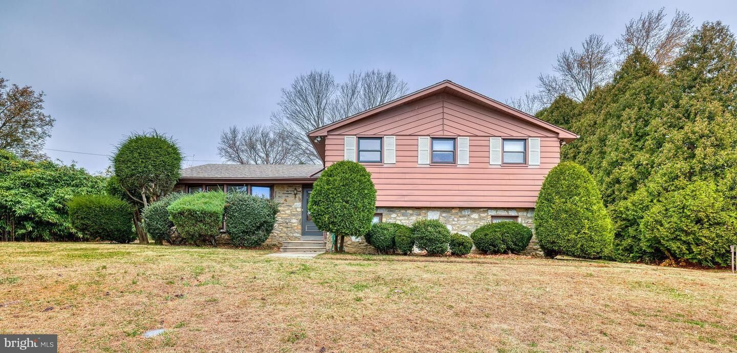 Property Photo:  117 Alexis Lane  PA 19115 