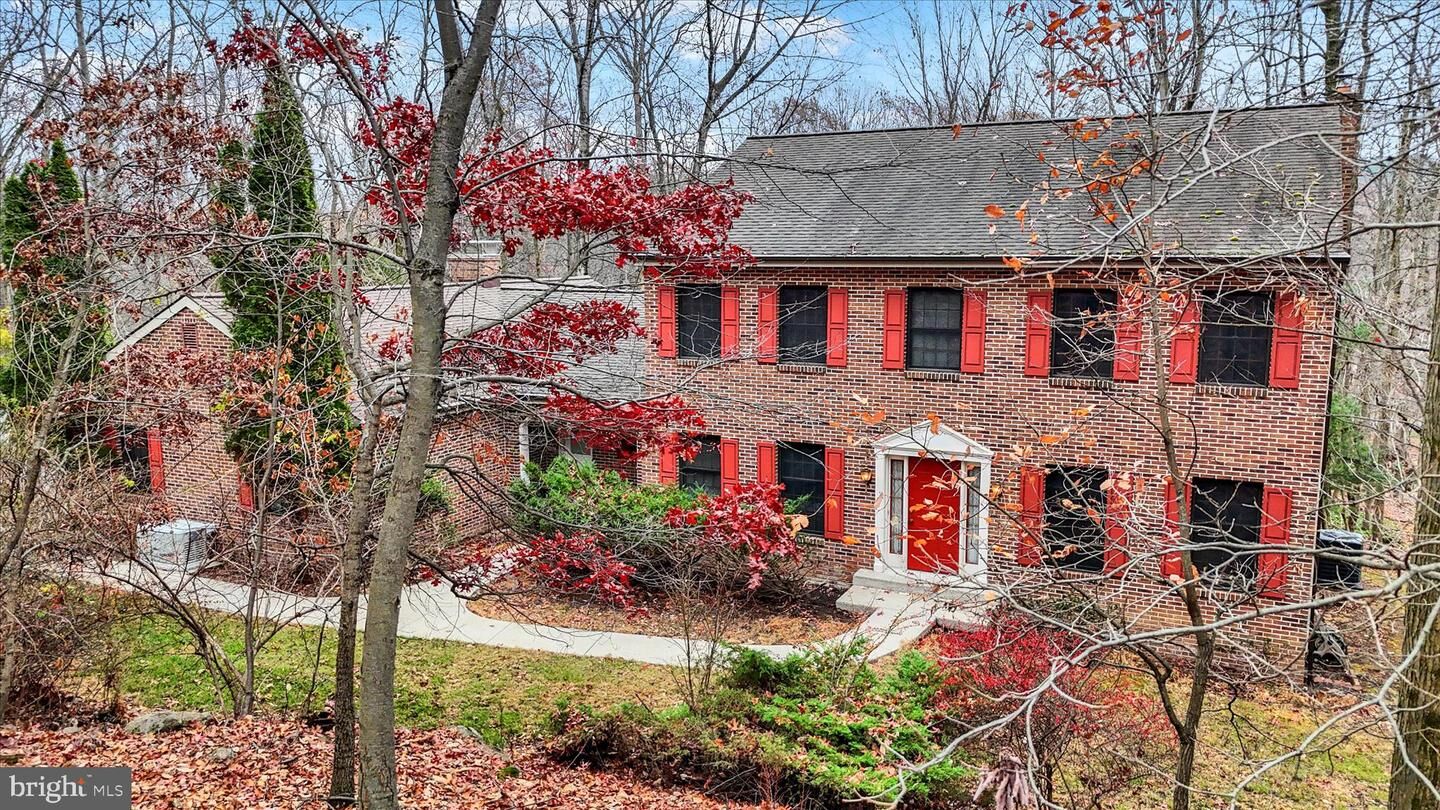 Property Photo: 1815 Larch Circle PA 17042