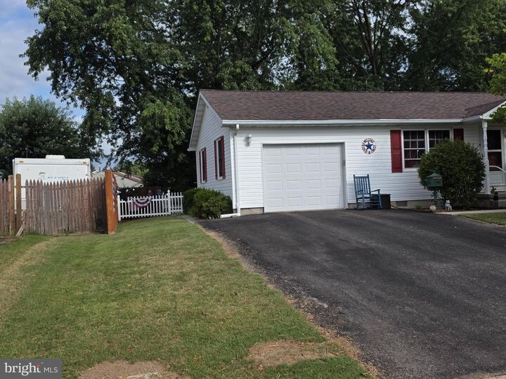 Property Photo: 28 Bonniefield Circle PA 17325