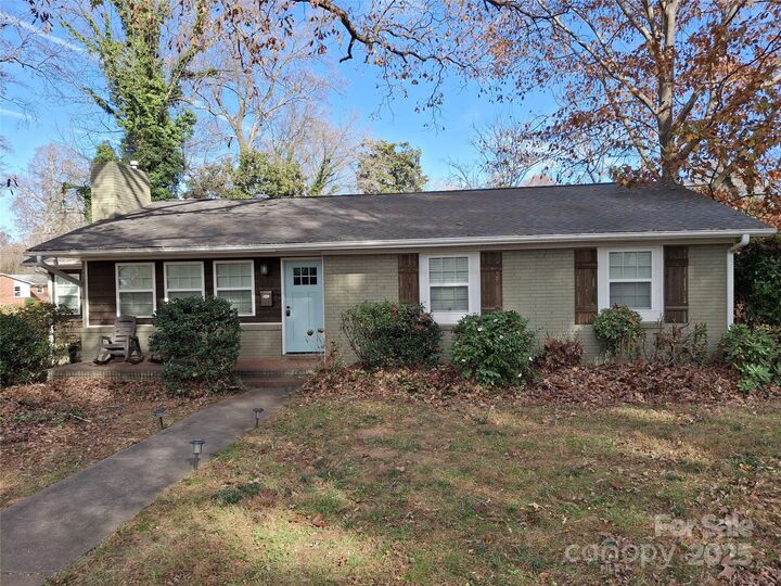 Property Photo: 3801 Sudbury Road NC 28205