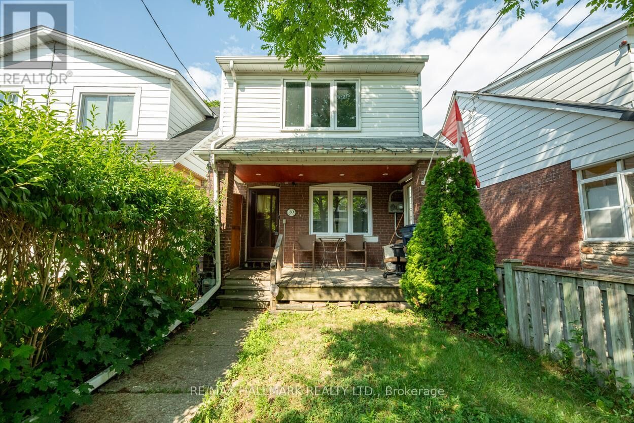 Property Photo:  30 Lawlor Top Floor Avenue  ON M4E 3L7 