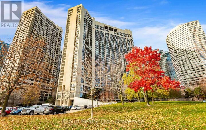 Property Photo:  33 Harbour Square 837  ON M5J 2G2 