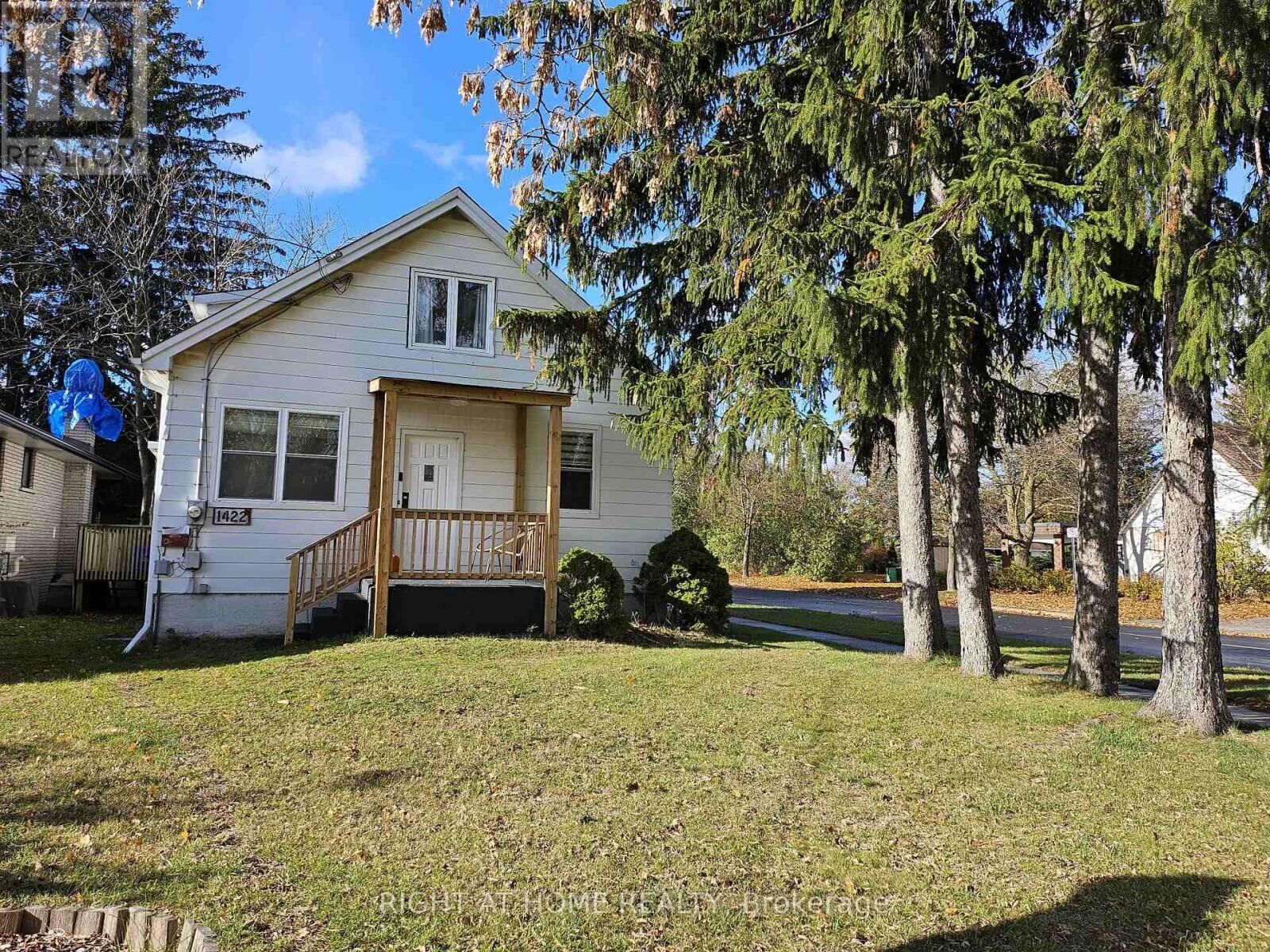 Property Photo: 1422 Simcoe Street North ON L1G 4X6