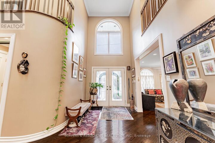 Property Photo:  221 Pleasant Avenue  ON M2M 1M6 