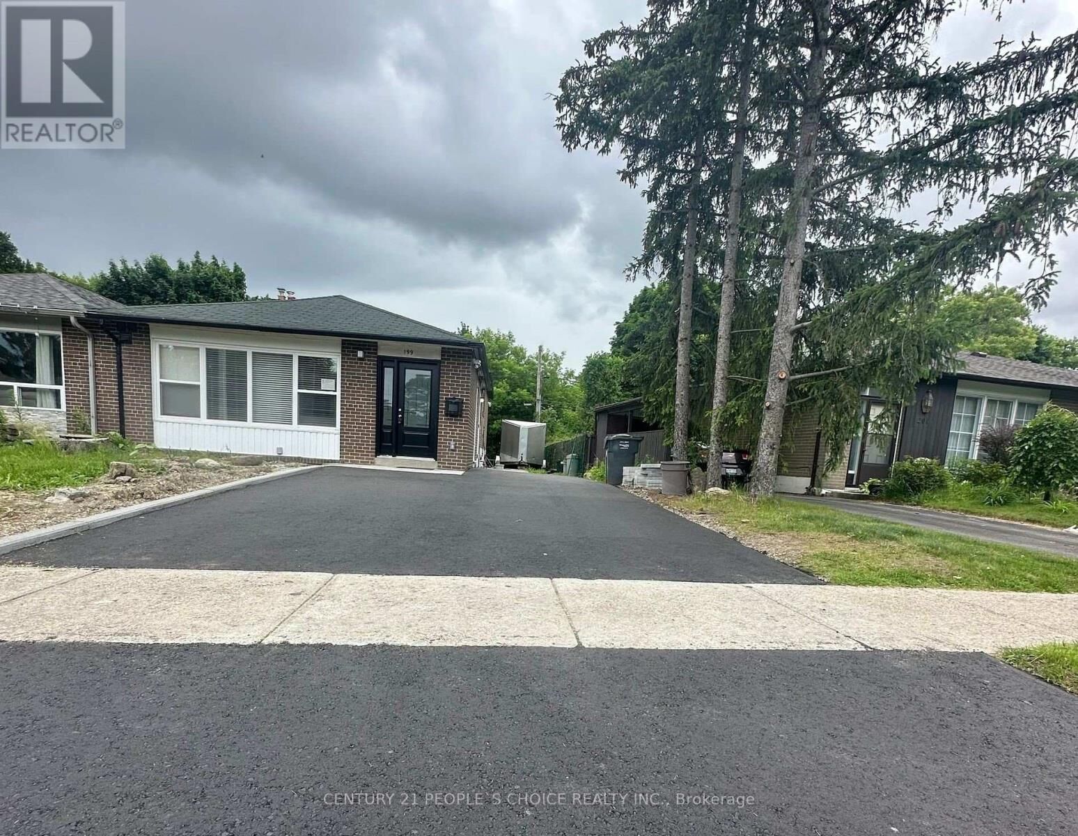 Property Photo:  199 Avondale Boulevard Unit 2  ON L6T 1J1 