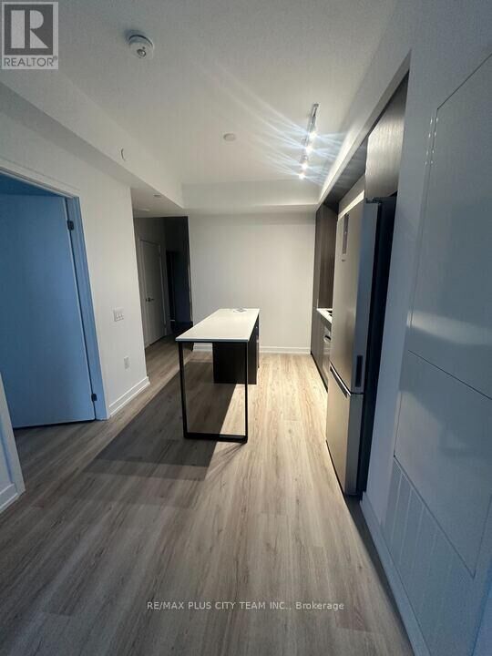 Property Photo: 395 Square One Drive 2506 ON L5B 0P6