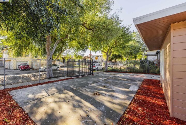 Property Photo: 1223 79th Ave CA 94621