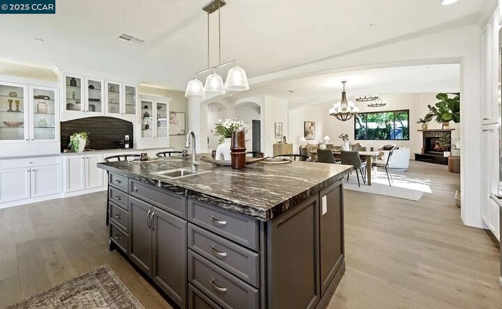 Property Photo:  132 Quinterra Ln  CA 94526 