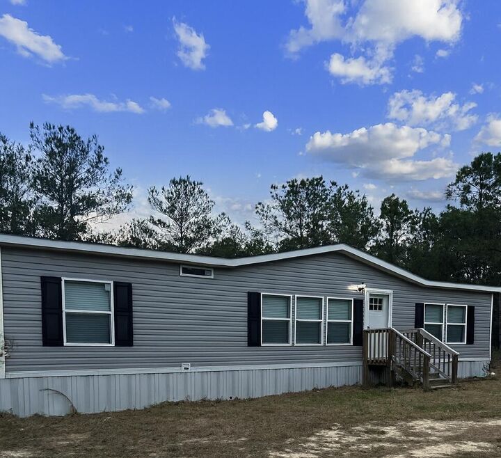 Property Photo: 574 Winegarner Road FL 32435