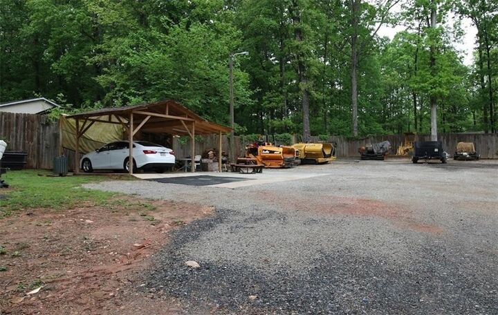 Property Photo:  208 Holliday Way  GA 30116 