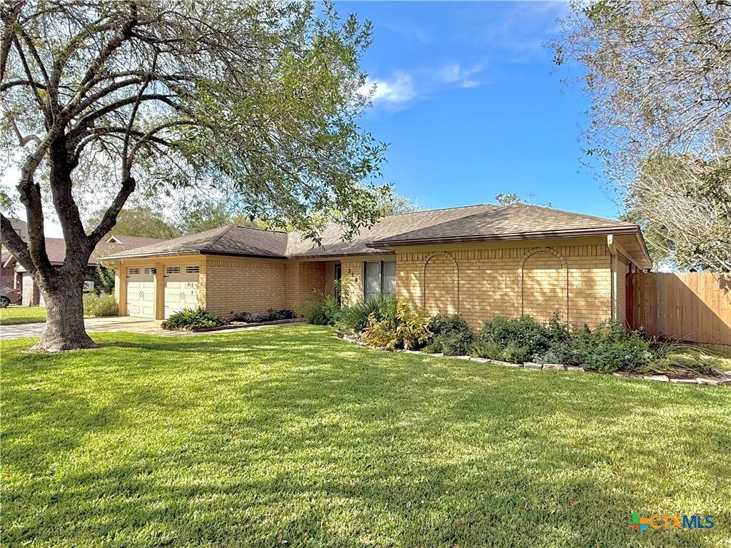 Property Photo: 316 Buckingham Street TX 77904