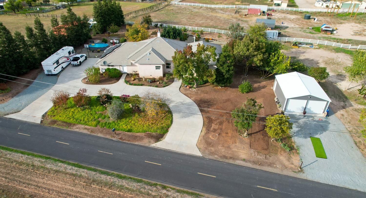 Property Photo:  37143 Avenue 16  CA 93636 