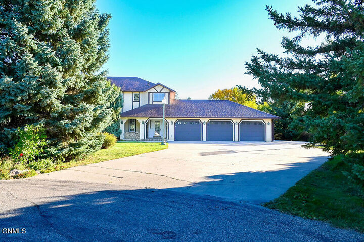 Property Photo:  2200 24th Avenue SW  ND 58701 