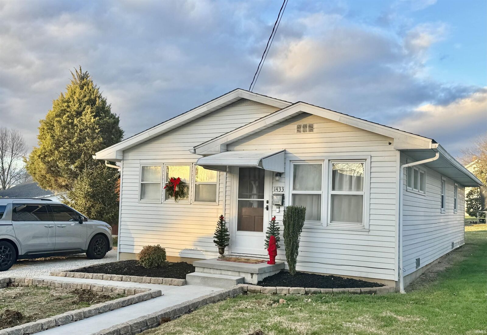 Property Photo: 1433 Greene Street IN 47546