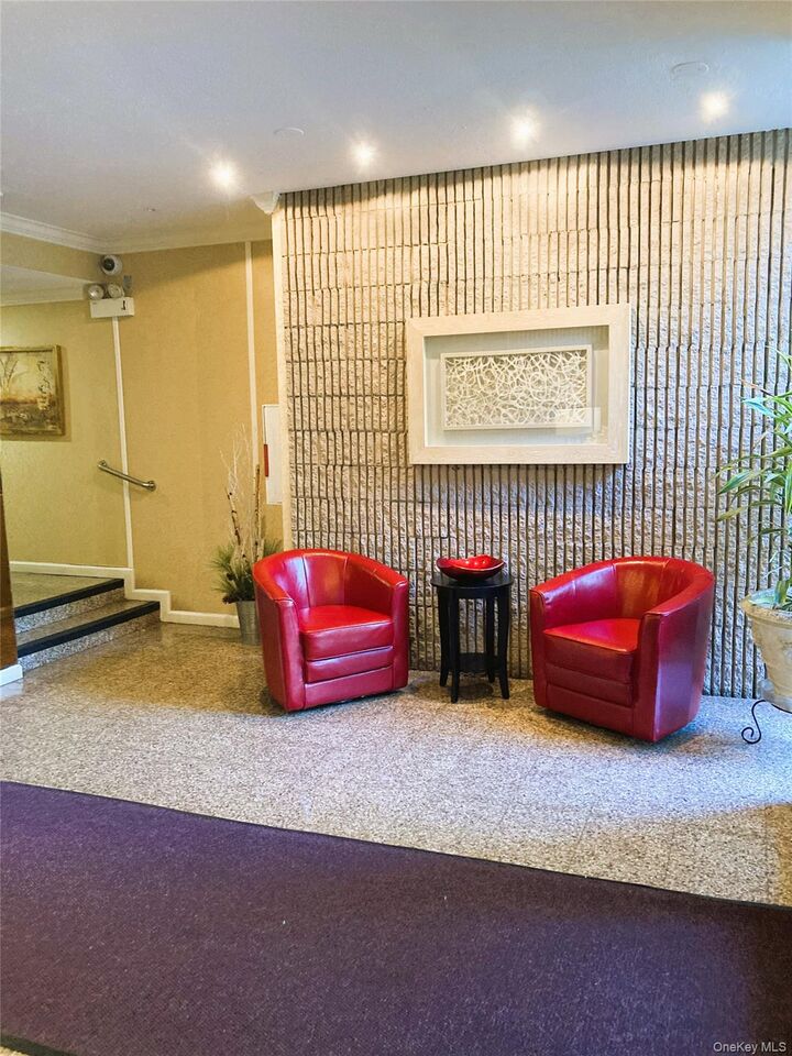 Property Photo:  130 Colonial Parkway 1C  NY 10710 