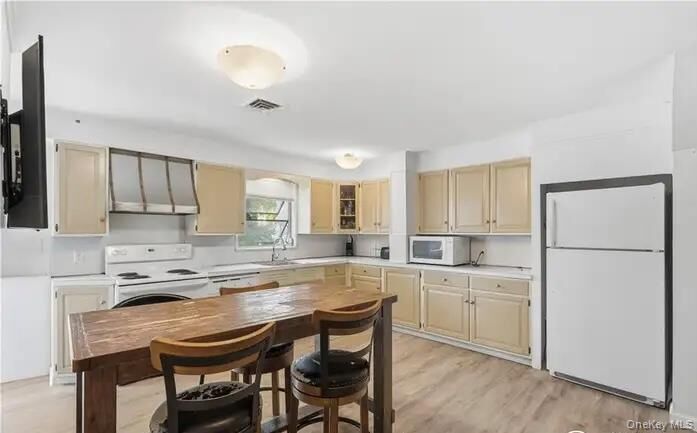 Property Photo:  61 Oakland Avenue  NY 10707 