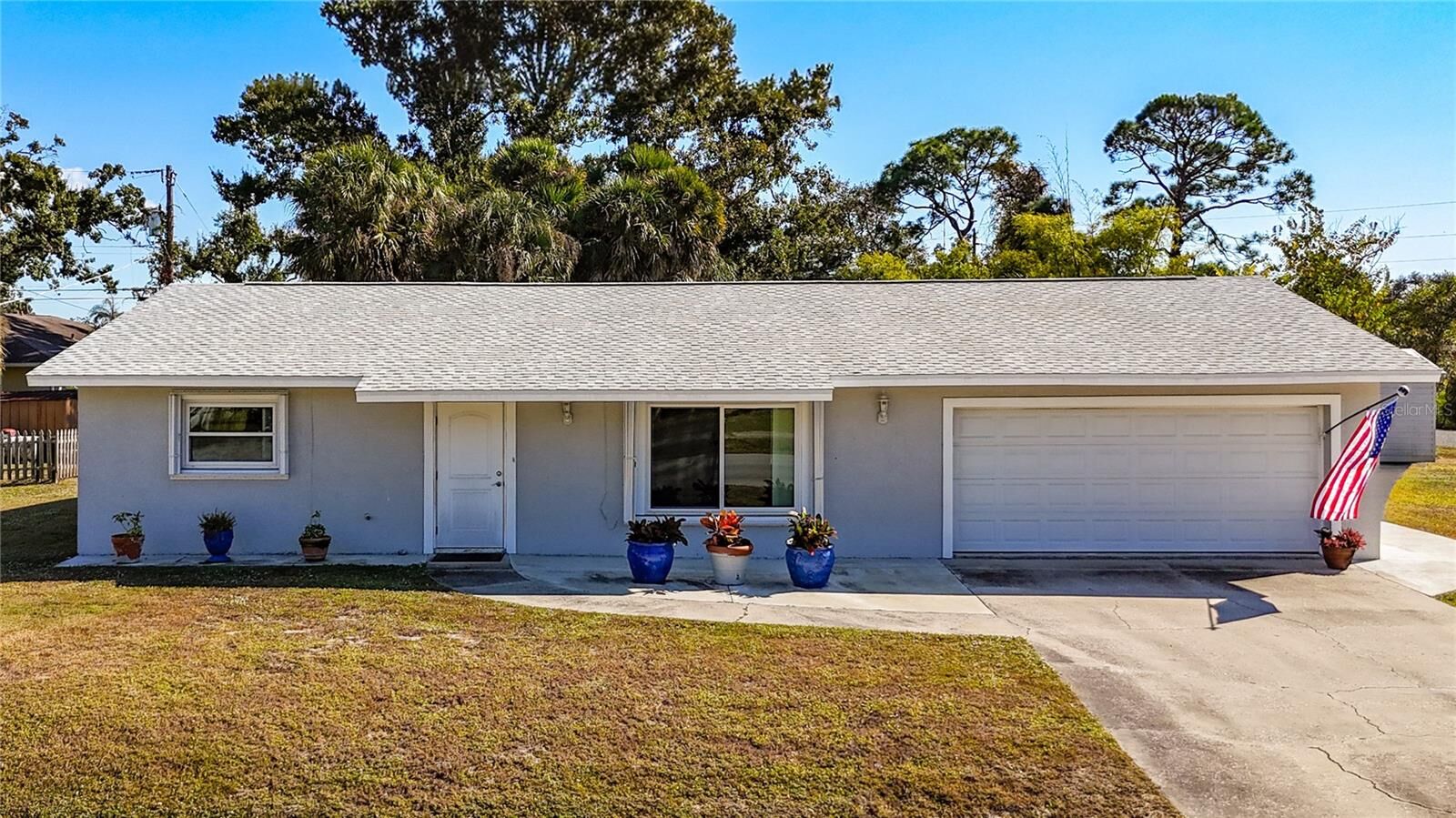 Property Photo: 595 W Seminole Drive FL 34293