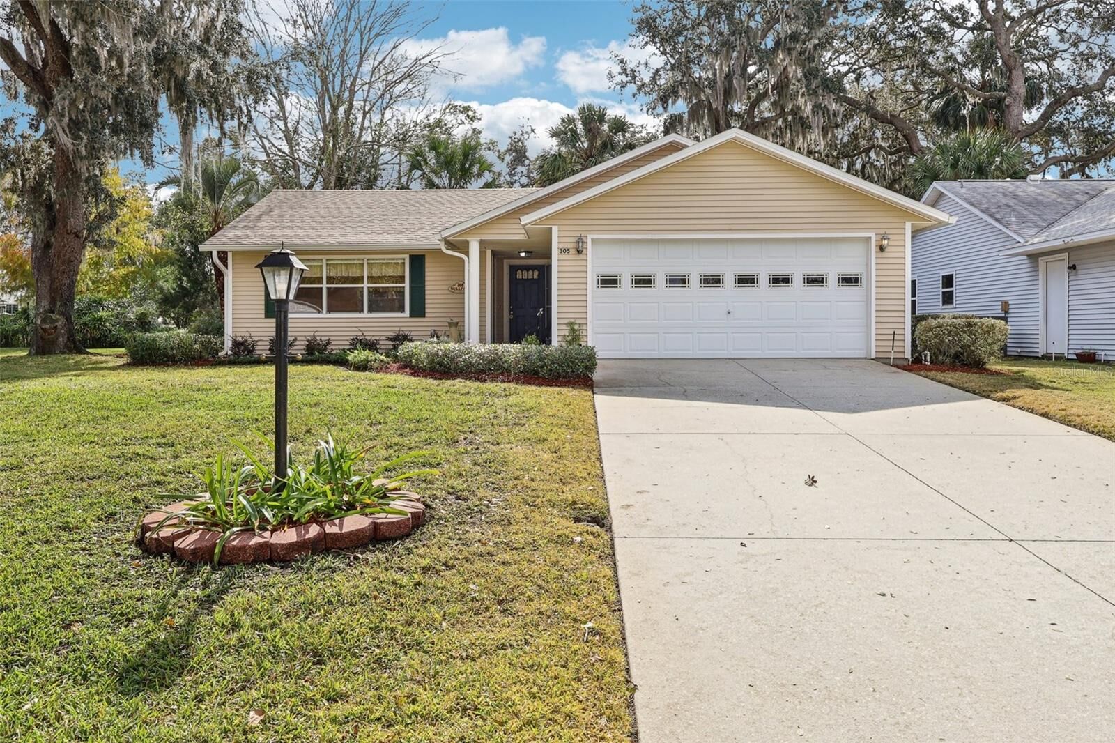 Property Photo:  305 Brigadoon Circle  FL 34788 