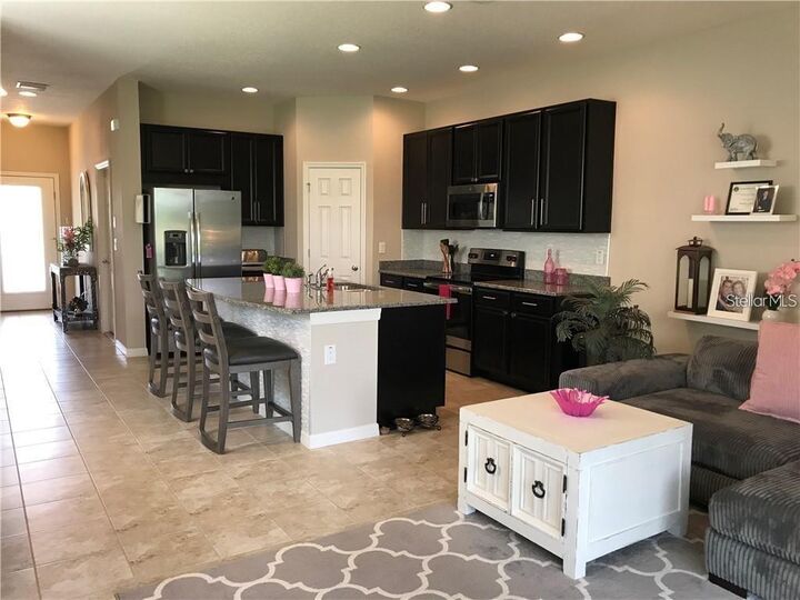 Property Photo:  6911 Woodchase Glen Drive  FL 33578 