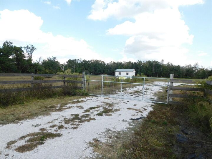 Property Photo:  2460 NW Garvin Avenue  FL 34266 