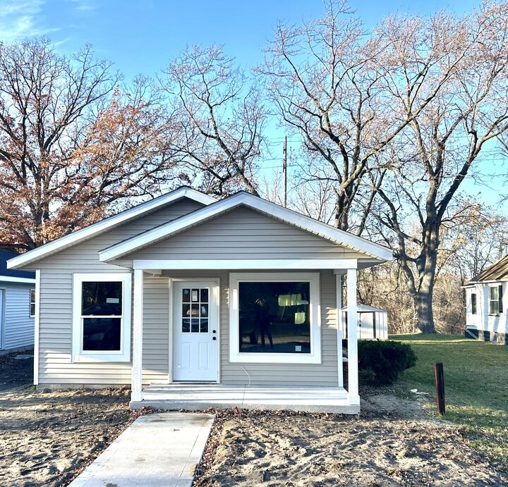 Property Photo:  287 E Walton Avenue  MI 49442 