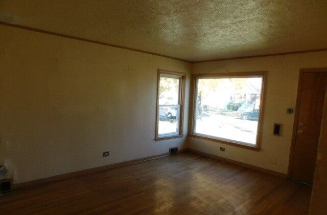 Property Photo: 1022 Eastern Avenue IL 60104