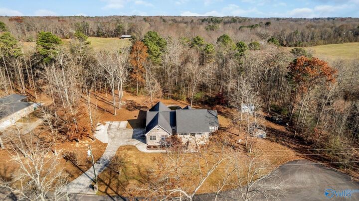 Property Photo: 165 Creekside Lane SE AL 35016