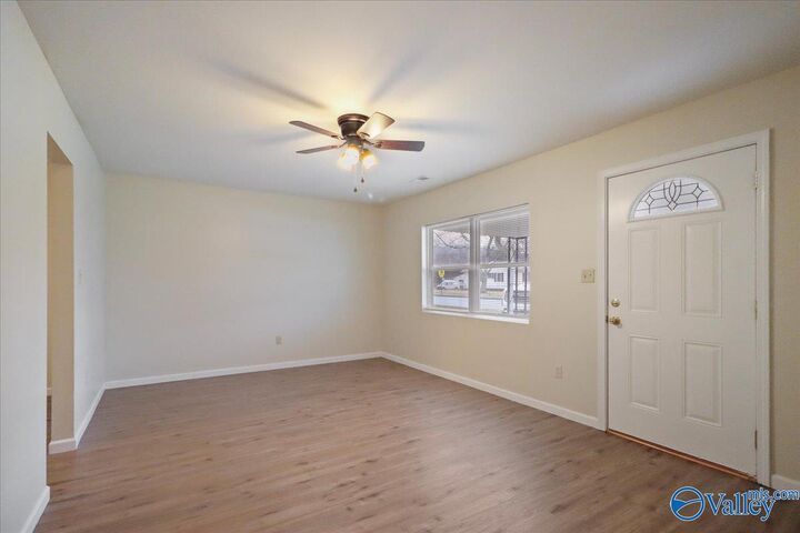 Property Photo:  1713 Oakwood Avenue NE  AL 35811 