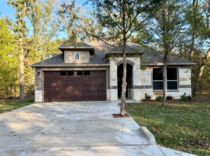 Property Photo: 208 Driftwood Drive TX 75163