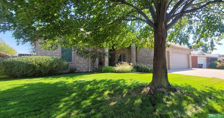 Property Photo: 819 S Country Club Avenue NE 68467