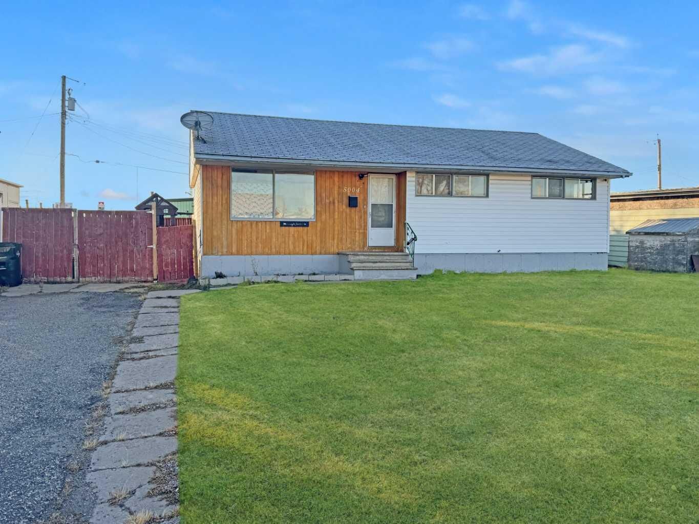 Property Photo: 5004 35 Avenue AB T0H 3N0
