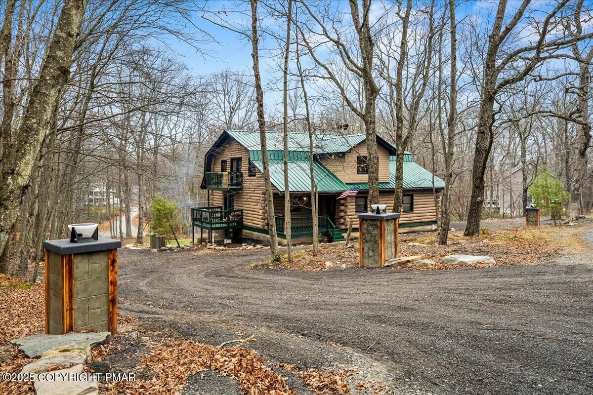 Property Photo: 188 Twin Lakes Drive PA 18458