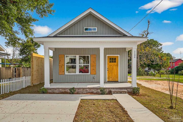 Property Photo:  1106 N E St  FL 32501 