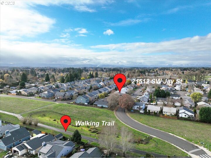 Property Photo:  21512 SW Jay St  OR 97003 