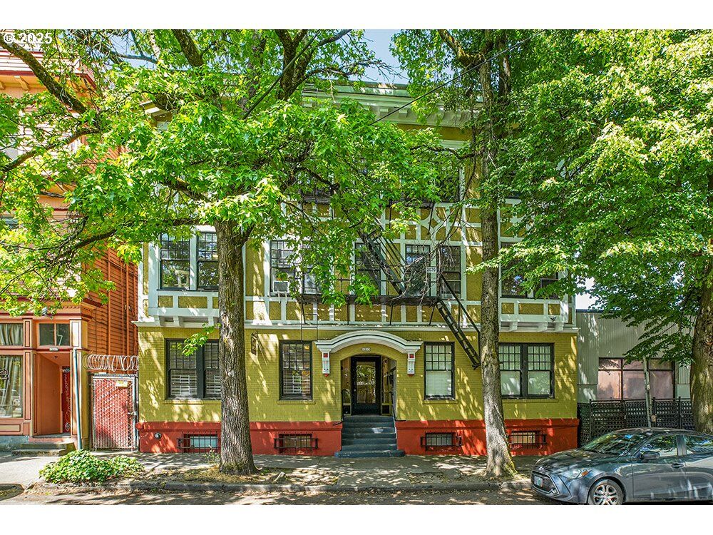 Property Photo: 1215 NW 21st Ave OR 97209