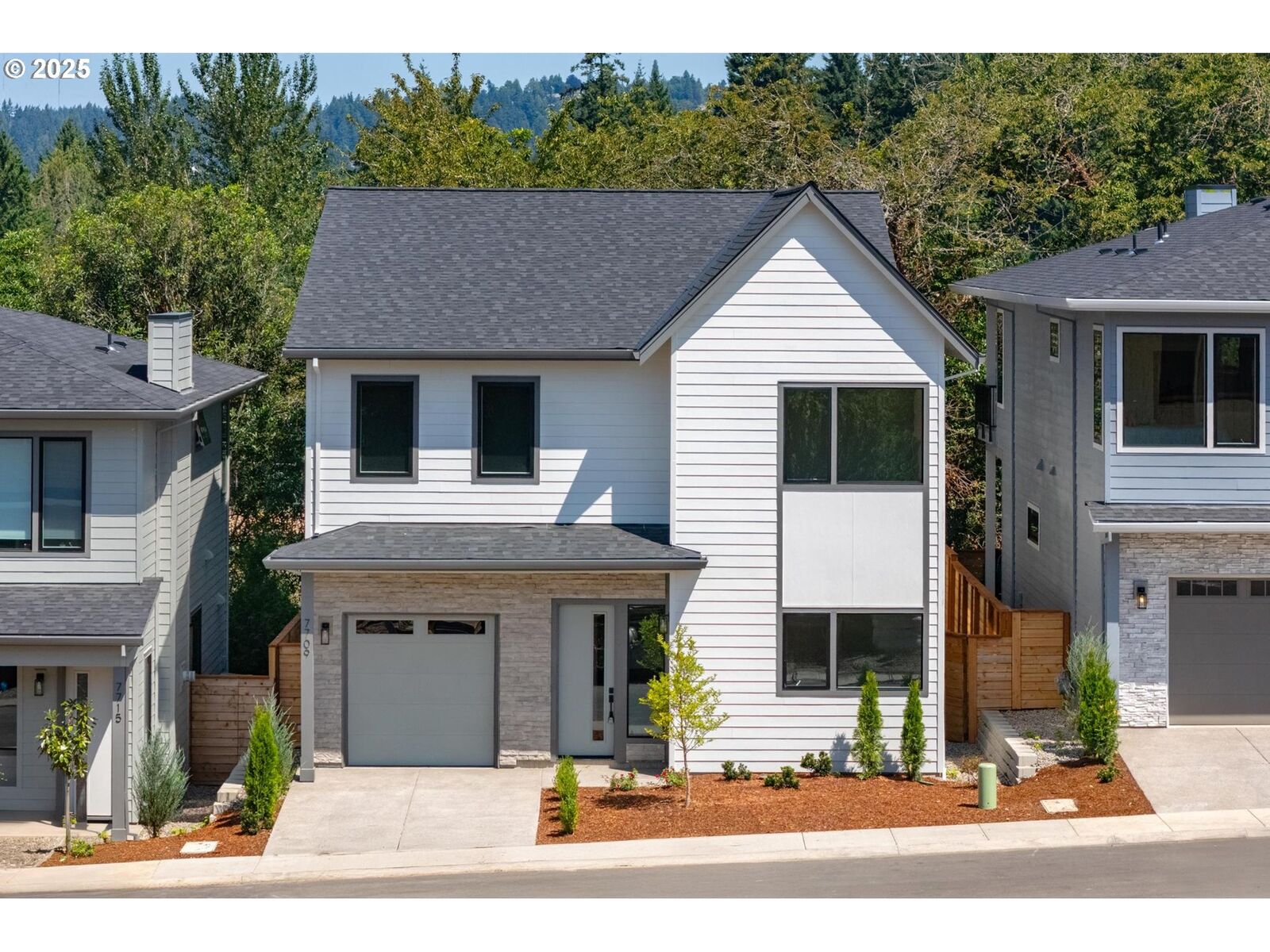 Property Photo: 7733 SW 42nd Ave OR 97219