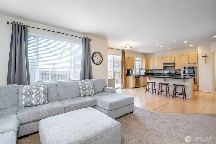 Property Photo: 7205 Perry Avenue SE WA 98092