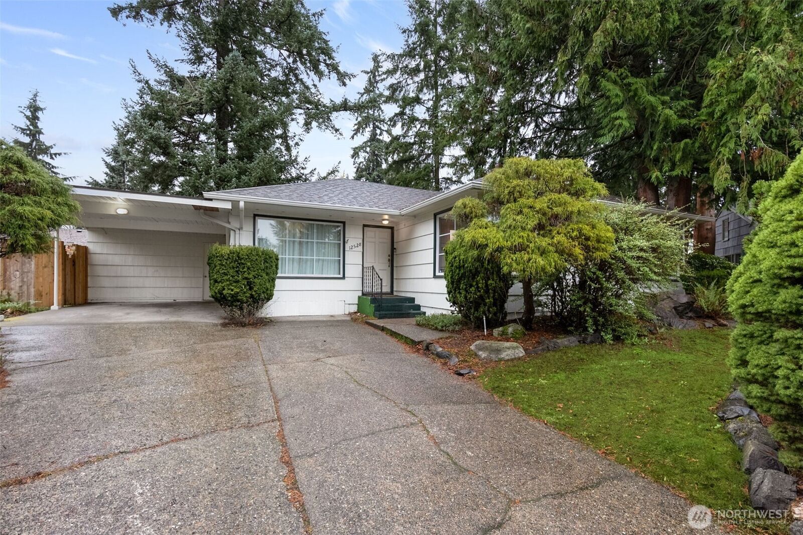 Property Photo: 12528 24th Avenue NE WA 98125