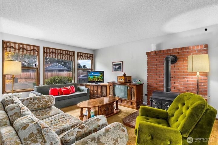 Property Photo:  3604  Landau Avenue NE  WA 98506 