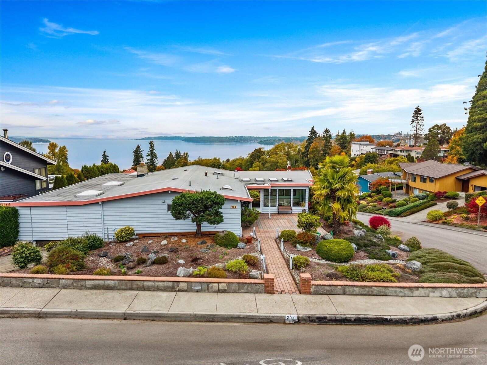 Property Photo:  204 SW 298th Place  WA 98023 