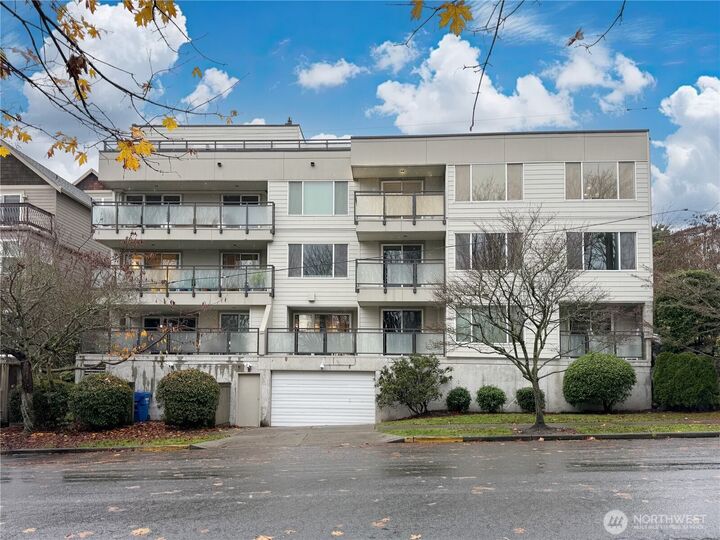 Property Photo: 2334 Thorndyke Ave W 202 WA 98199