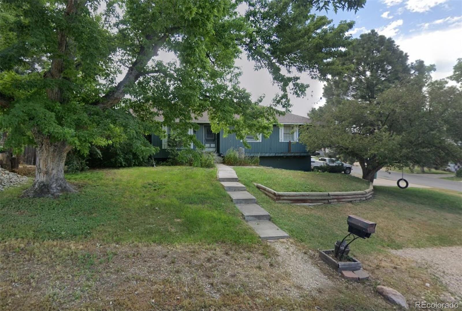 Property Photo: 905 S Vance Street CO 80226