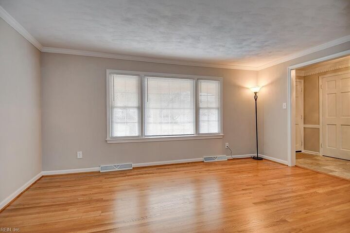 Property Photo: 533 Briarfield Dr VA 23322