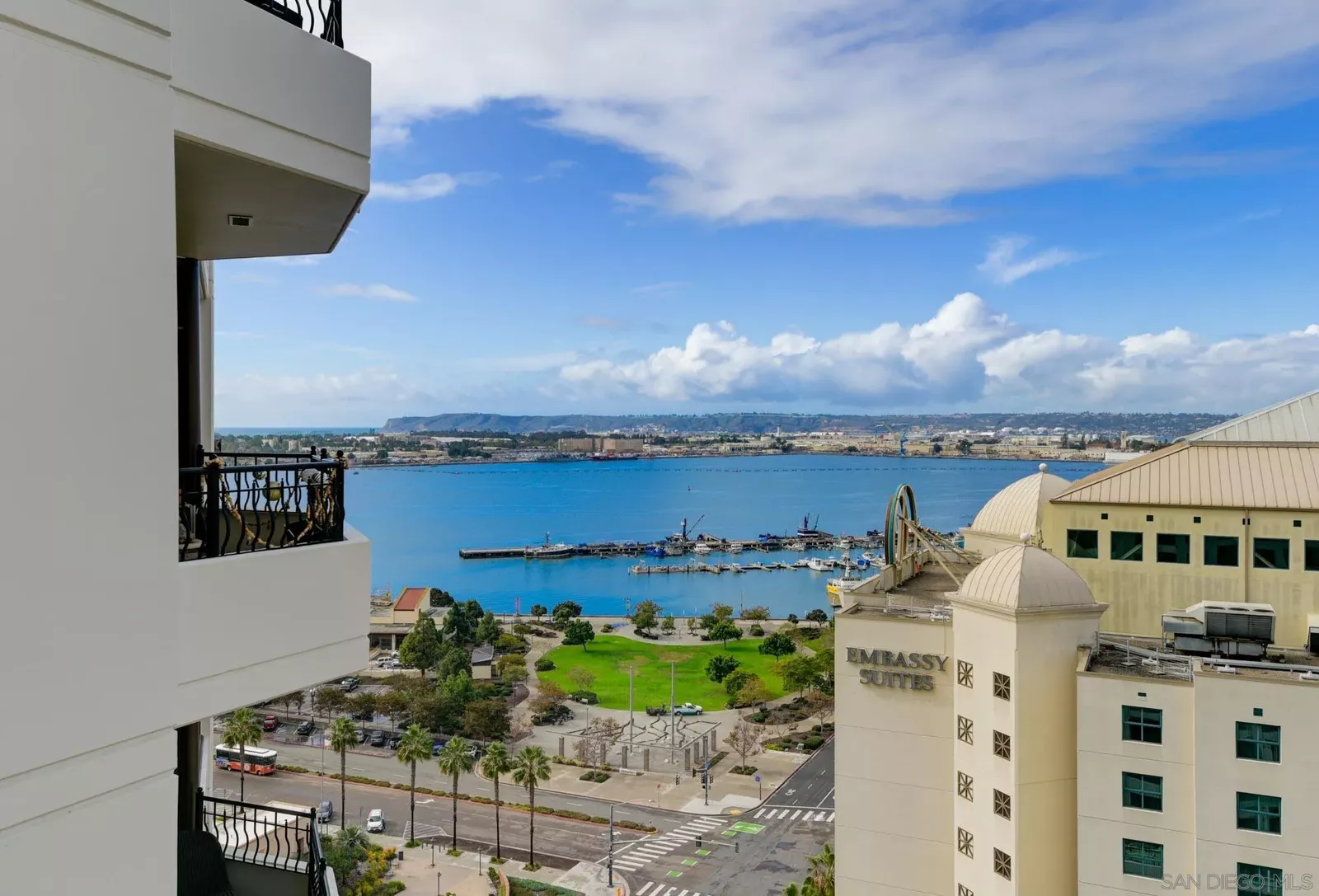 Property Photo: 700 W W Harbor Dr 1805 CA 92101