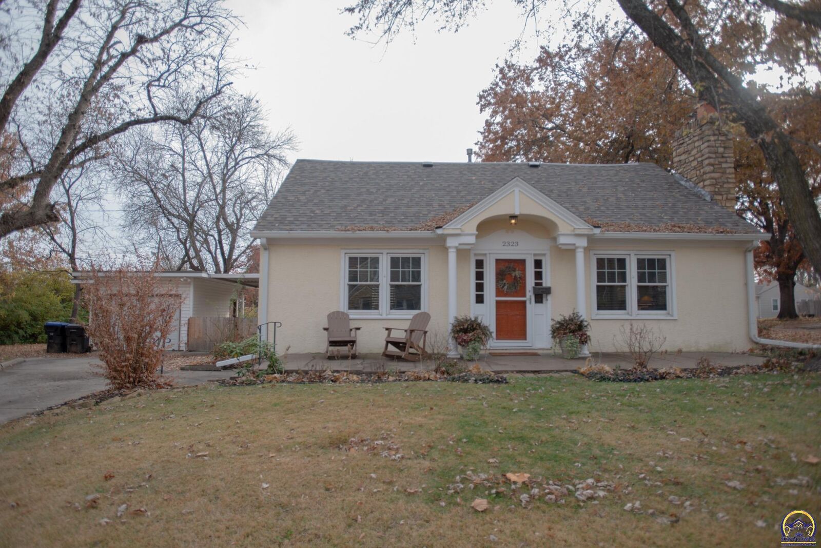 Property Photo:  2323 SW 20th St  KS 66604 