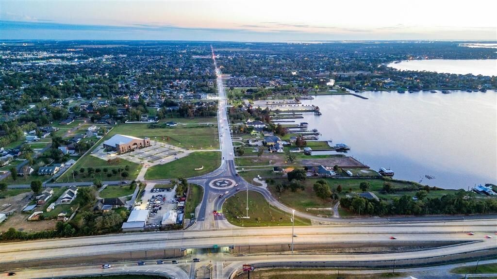 Property Photo:  3609 W Prien Lake Road W  LA 70605 