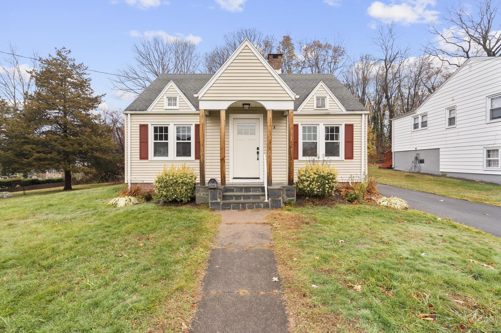 Property Photo:  29 Haywood Lane  CT 06514 