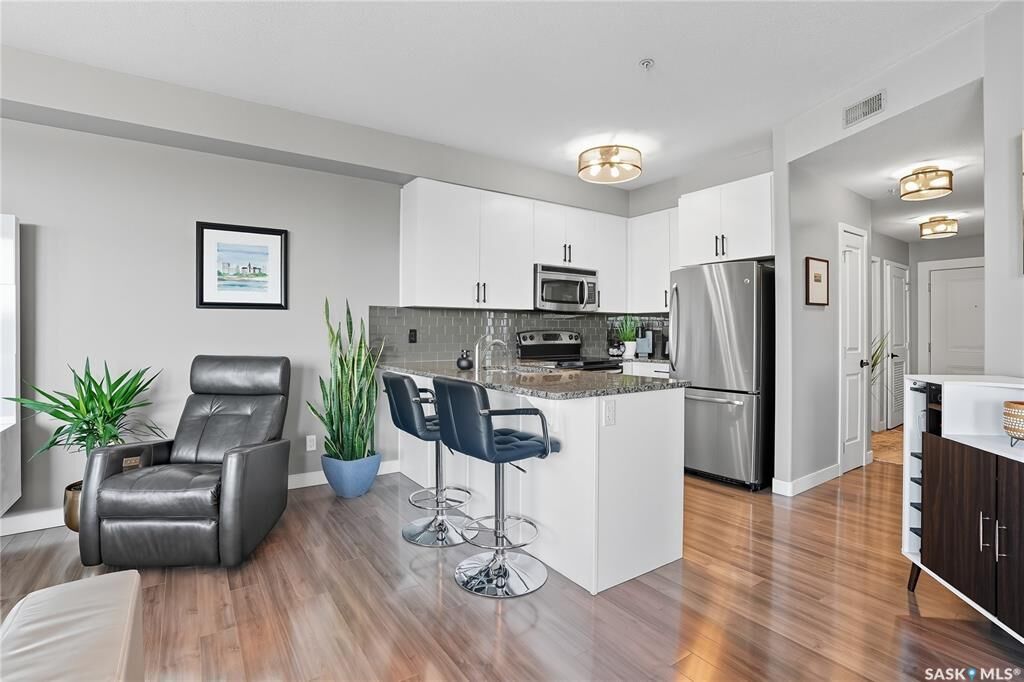 Property Photo:  158 Pawlychenko Lane 201  SK S7V 0C3 
